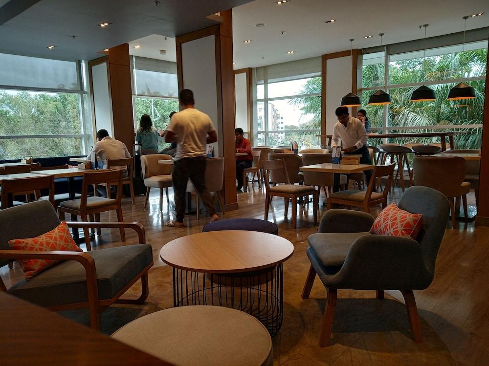 浦那宾布里智选假日酒店 Pimpri-Chinchwad 外观 照片